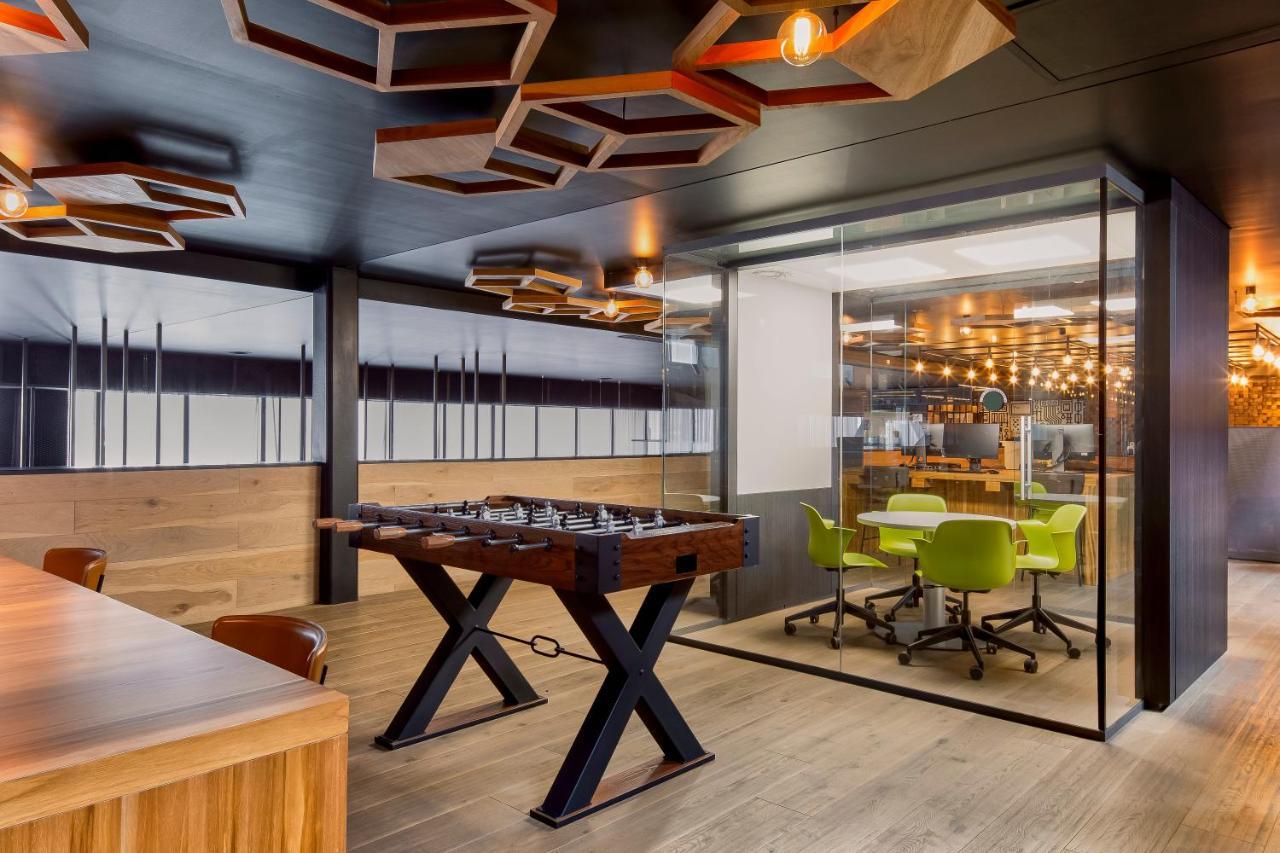 Fiesta Americana Viaducto Aeropuerto メキシコシティ エクステリア 写真 The office of the company in Madrid