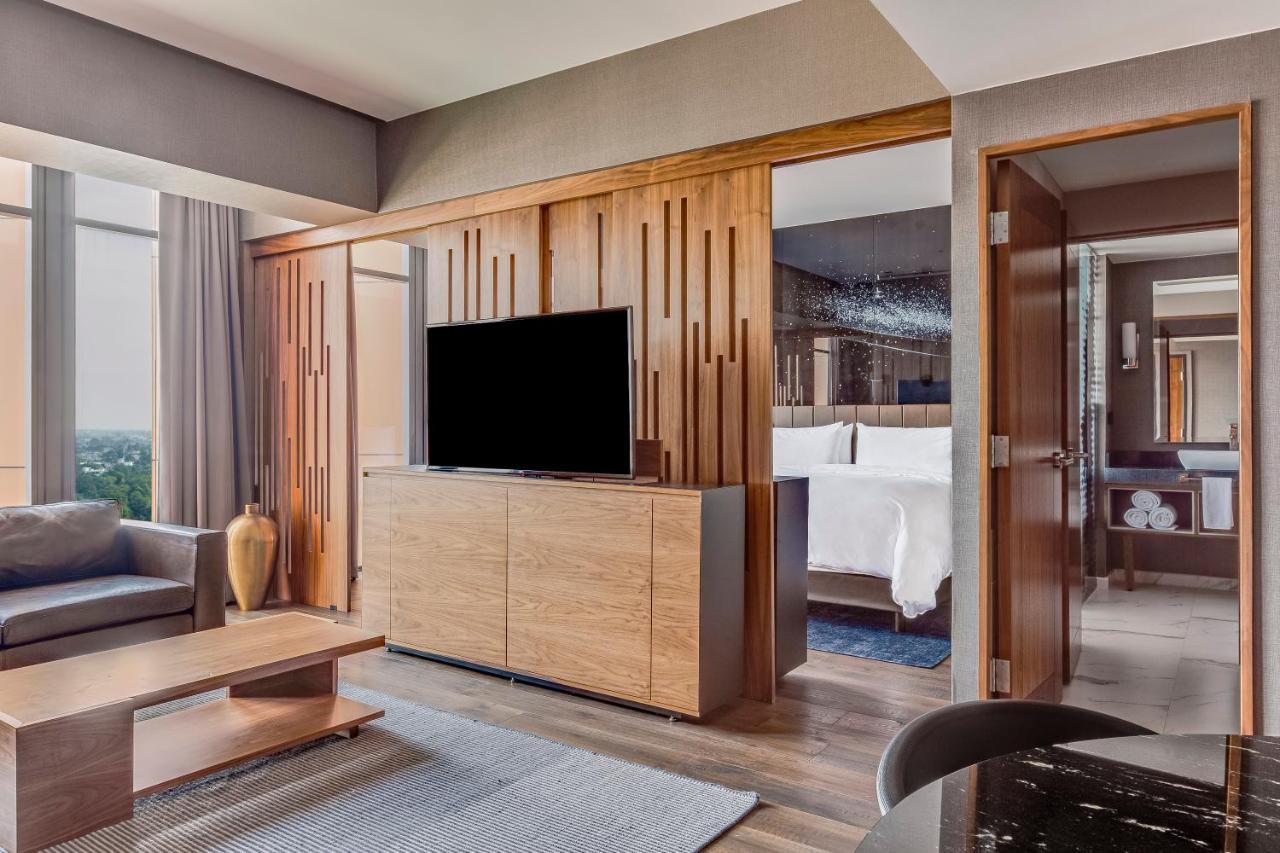 Fiesta Americana Viaducto Aeropuerto メキシコシティ エクステリア 写真 A suite at the hotel