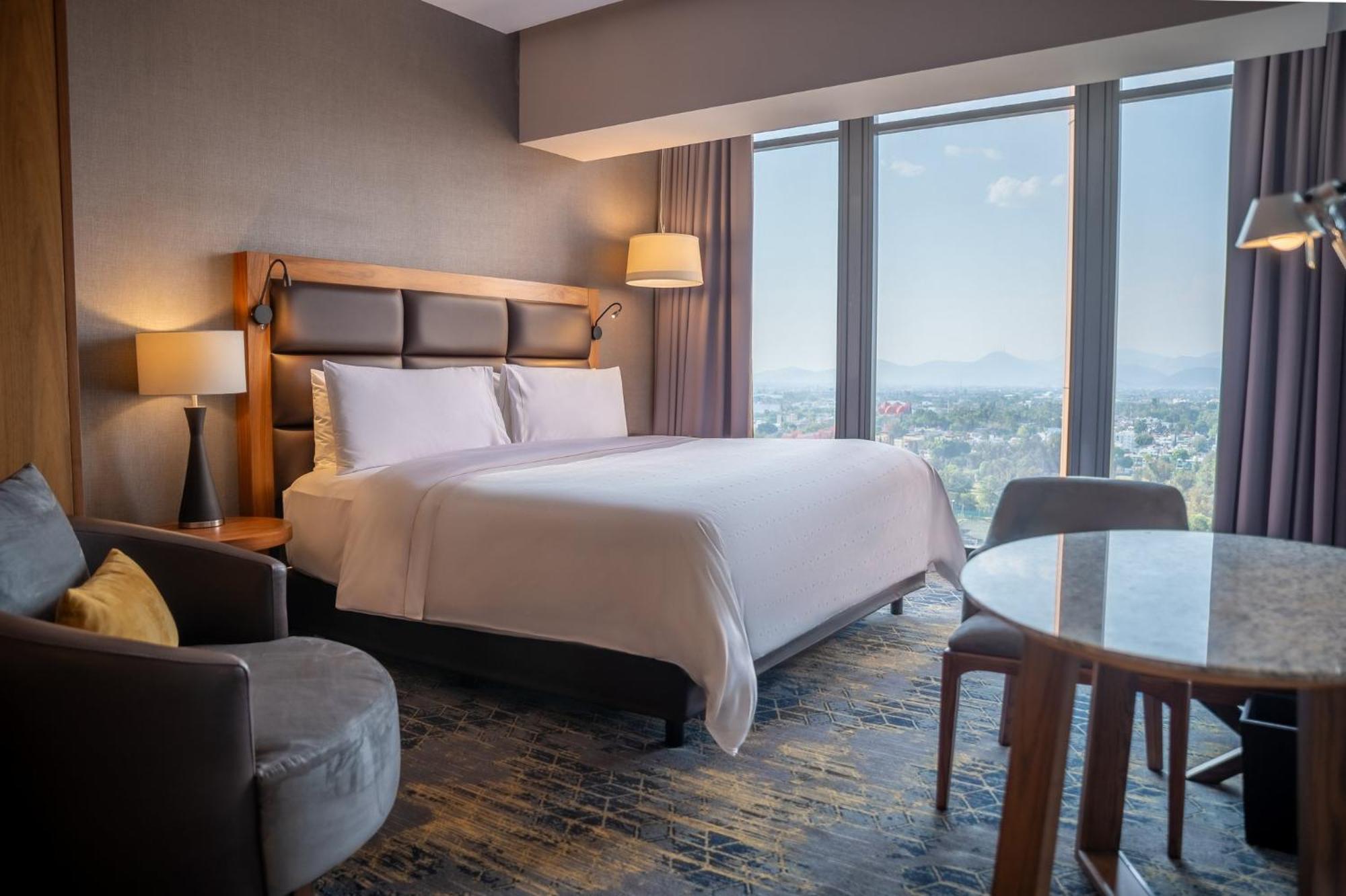 Fiesta Americana Viaducto Aeropuerto メキシコシティ エクステリア 写真 A guest room at the hotel